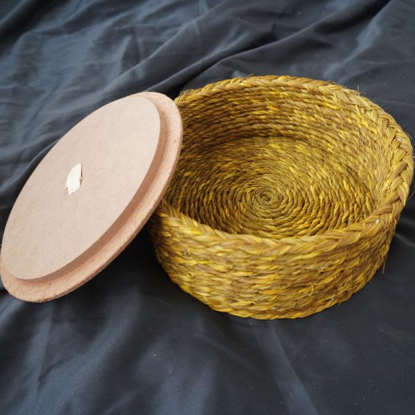 organic sabai roti basket with a lid