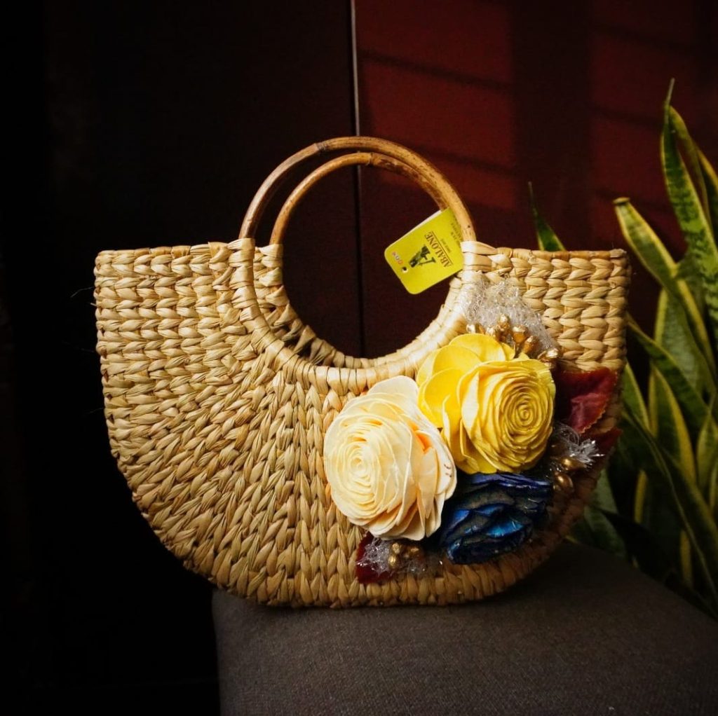 kauna handbag with natural dry flower for Best Wedding Decorations